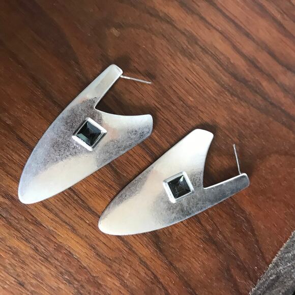 NEW Romance Matte Silver Tone oblong mod chevron-style semi-hoop earrings - Picture 11 of 15